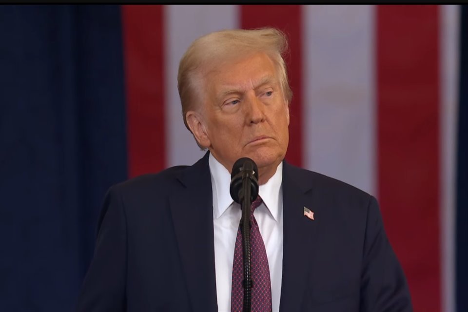 El Presidente Donald Trump ofrece su primer discurso de su nuevo mandato.