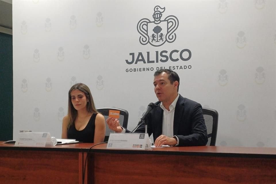 Diego Monraz y Priscila Franco presentaron el programa 'Yo Jalisco, apoyo para el transporte'.