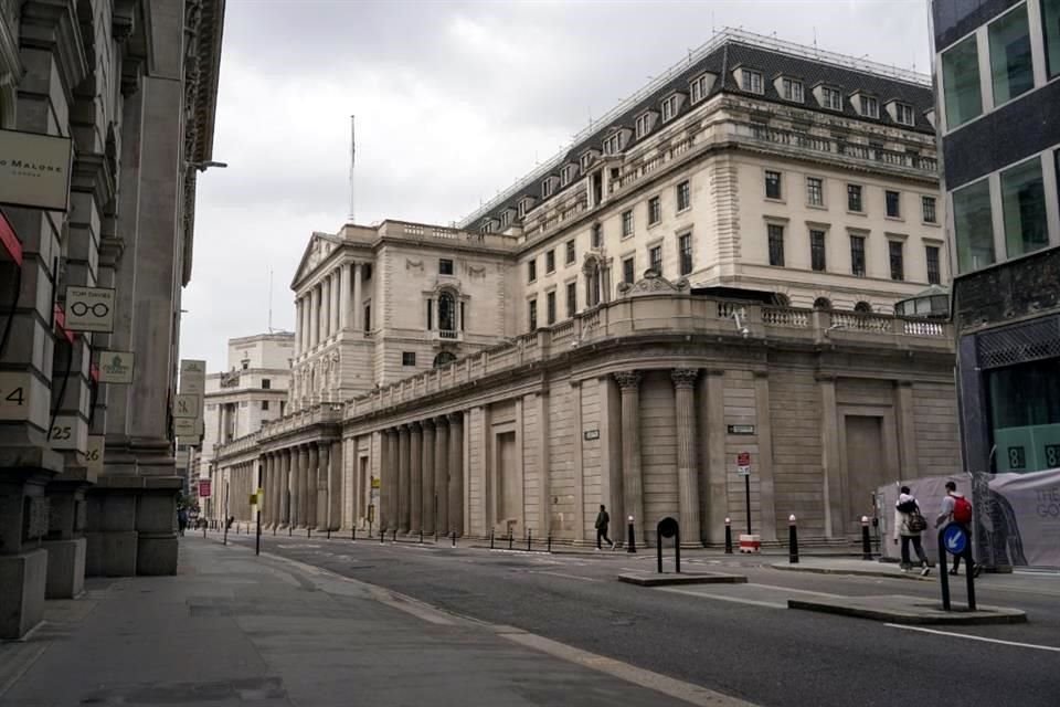 El Gobernador del Banco de Inglaterra citó la incertidumbre económica a nivel mundial.