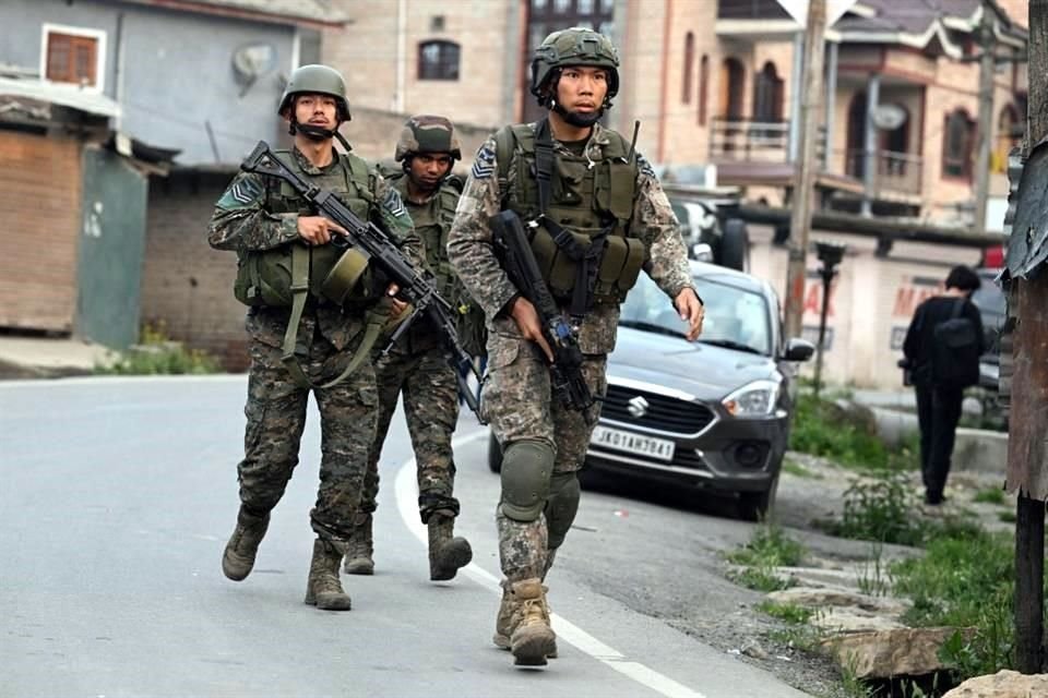 Donald Trump pidió a India y Pakistán que pongan fin a sus enfrentamientos tras bombardeos que dejaron al menos 38 muertos.