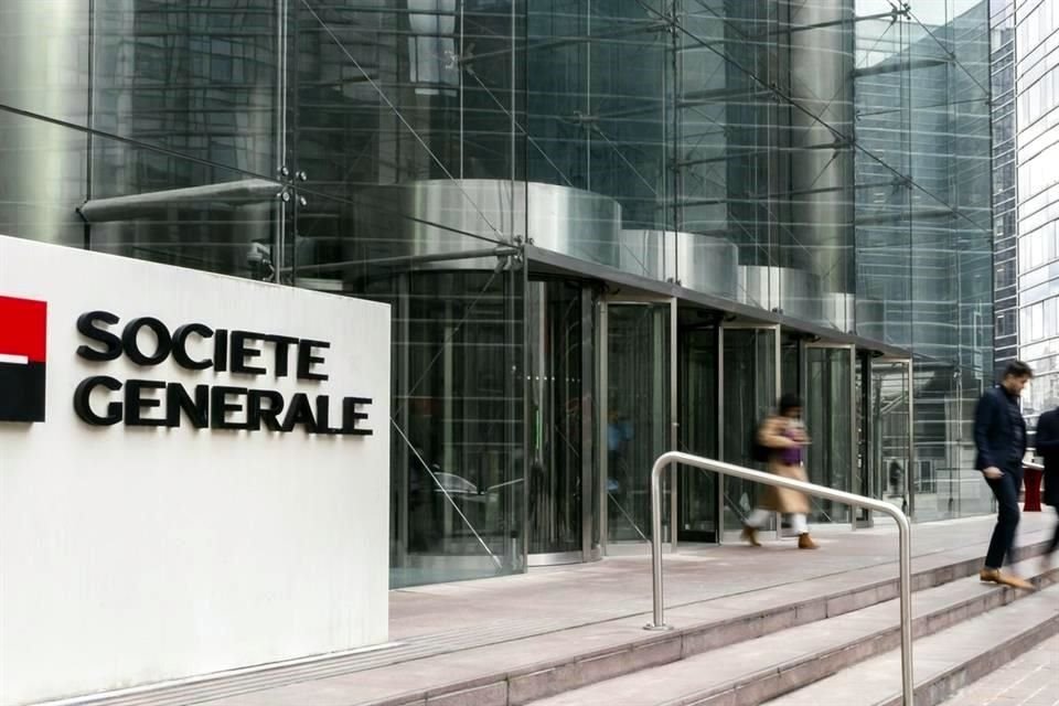 Акции банка Société Générale упали на 4,6%.