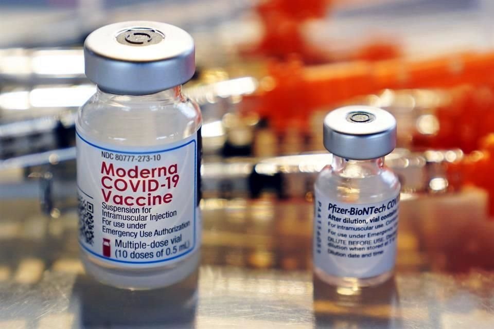 Ambas vacunas están basadas en tecnología de ARN mensajero.