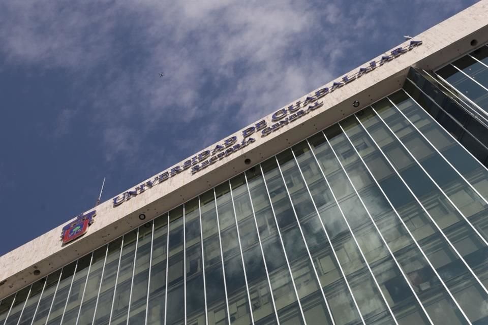 Uniwersytet w Guadalajarze formalnie powołał Katedrę Uniwersytecką im. Fray Antonio Alcalde y Barriga.