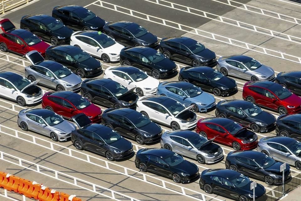 En Suecia, las matriculaciones de vehículos nuevos de Tesla se desplomaron 89% en octubre.