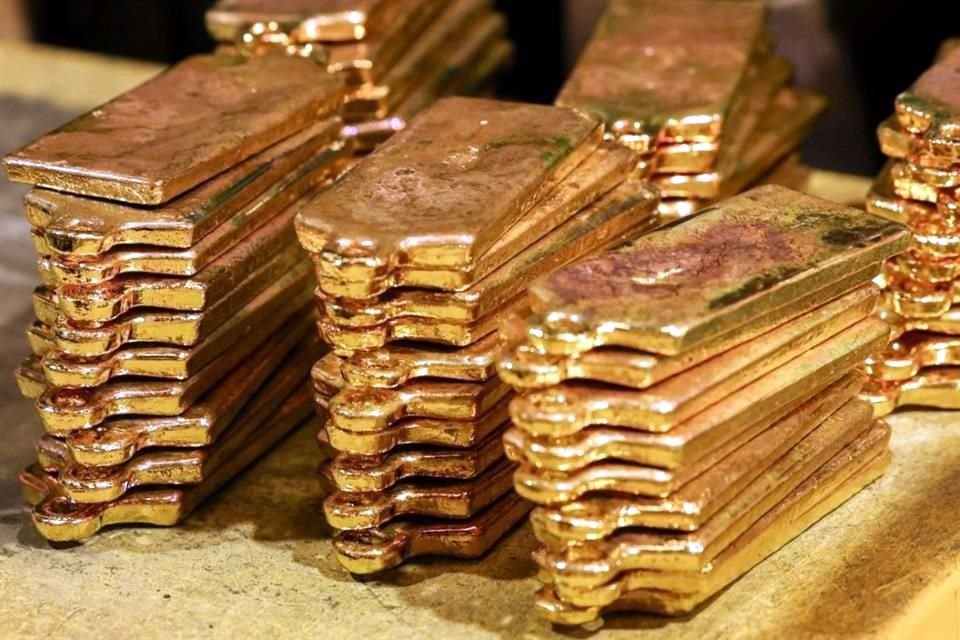 El oro acumula un aumento del 3.8% esta semana, el mayor desde mediados de junio.