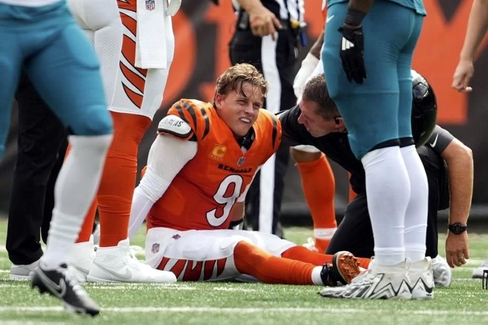 Joe Burrow, quarterback de los Bengals de Cincinnati, pasará por el quirófano.