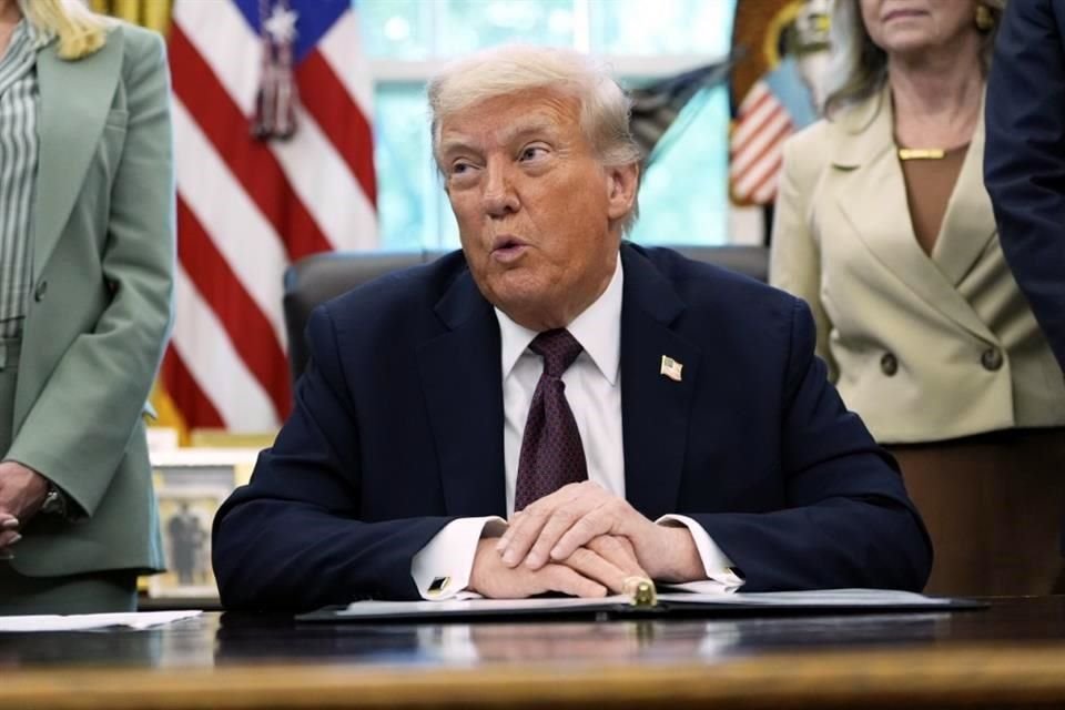 El Presidente Donald Trump impuso un cobro de 100 mil dólares a las nuevas solicitudes de visas H-1B