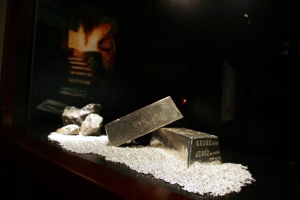 HSBC advirtió que el repunte de la plata 'se debe más a la relación de la plata con el oro que a los fundamentos subyacentes'.