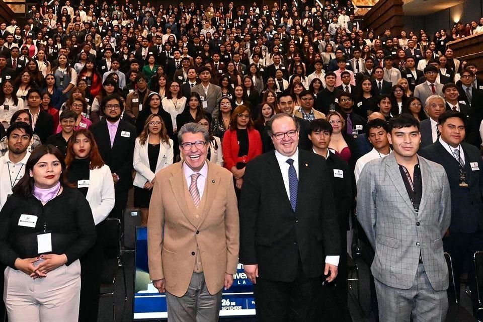 Cerca de 420 estudiantes participaron en el Primer Modelo Universitario de la UNAM, que fue inaugurado por el morenista Ricardo Monreal y el rector de la Universidad, Leonardo Lomelí.