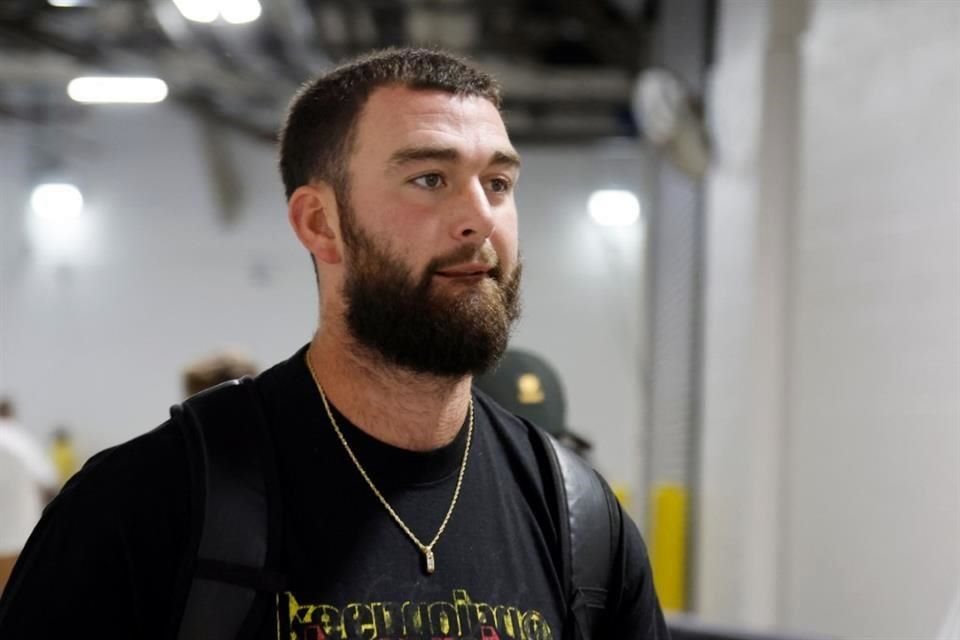 Medios en Irlanda informaron que Skylar Thompson fue hospitalizado brevemente con heridas leves.