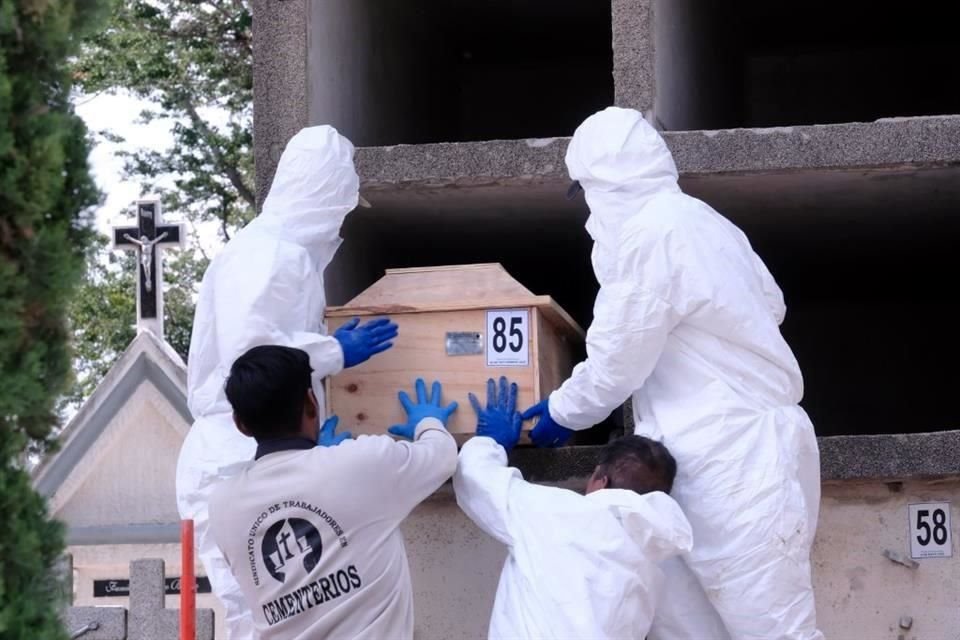 Los familiares no contaban con recursos económicos para las sepulturas.