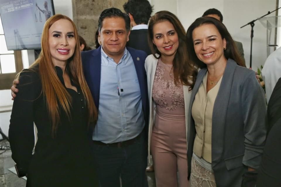 Erika Pérez, Juan Pablo Colín, Laura Haro y Mirza Flores.