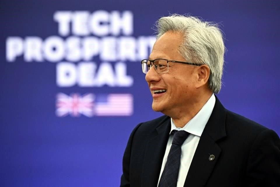 El presidente ejecutivo de Nvidia, Jensen Huang, reiteró su apoyo a las tarifas H-1B del Presidente Trump en un mensaje interno.