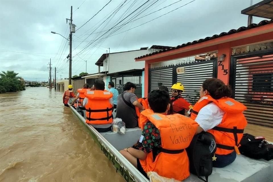 En algunas zonas el agua subió hasta un metro de altura.