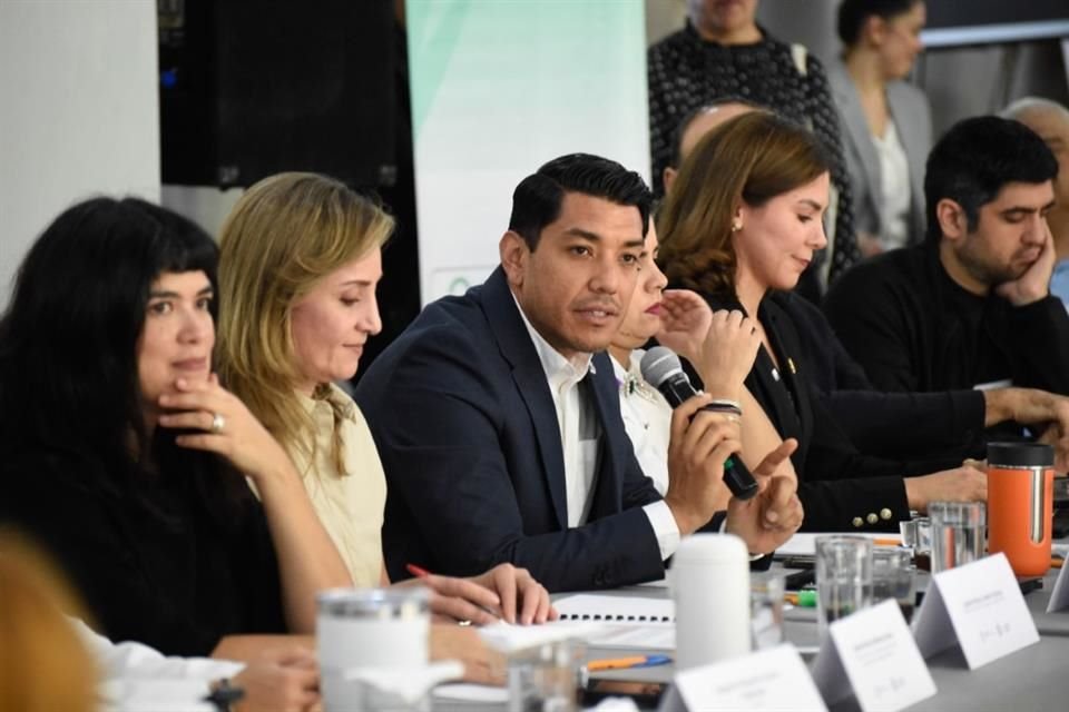 En la tercera mesa de trabajo por López Mateos, autoridades y vecinos dialogaron sobre las fallas del transporte público en el corredor.