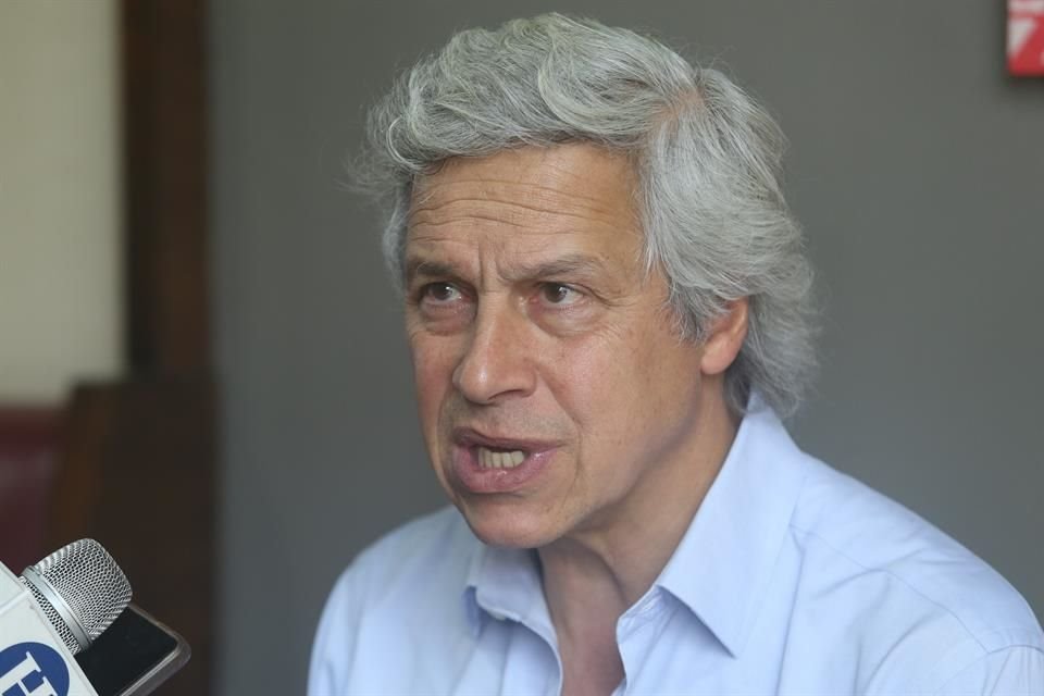 Agrupaciones civiles encabezadas por Claudio X. González llaman a apoyar con firmas una contrarreforma electoral que 'salve la democracia'.