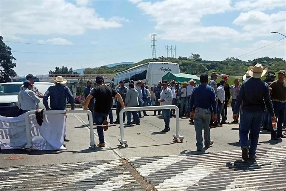 Productores de maíz han bloqueado diferentes carreteras de Jalisco.