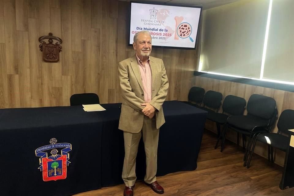 Francisco Ruíz González, jefe de la clínica de osteoporosis del Antiguo Hospital Civil de Guadalajara.