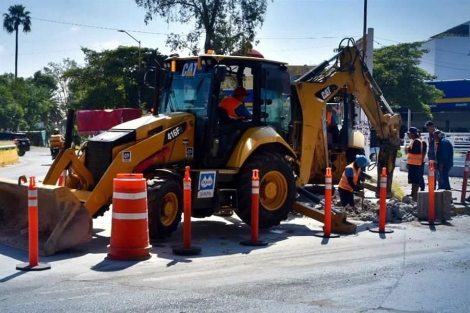 Siapa inició hoy una nueva obra de reparación en la Glorieta de La Calma; no se reportan cortes de agua en colonias aledañas.