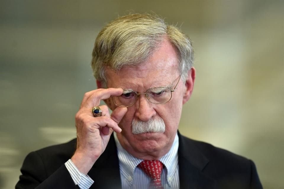 John Bolton, ex asesor de seguridad nacional y opositor de Donald Trump, fue acusado de retener información de defensa nacional.