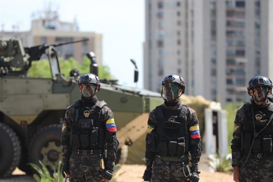 Soldados participaron en los ejercicios militares ante 'amenaza seria' militar de Estados Unidos contra Venezuela.
