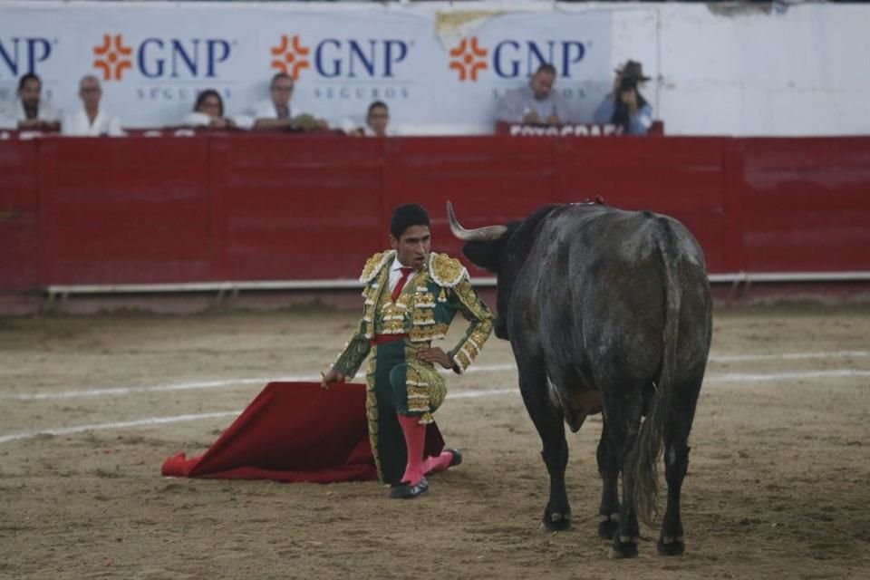 Héctor Gutiérrez failed both performances at the Nuevo Progreso Bullring, and was the only one to greet the third, on an afternoon without ears.