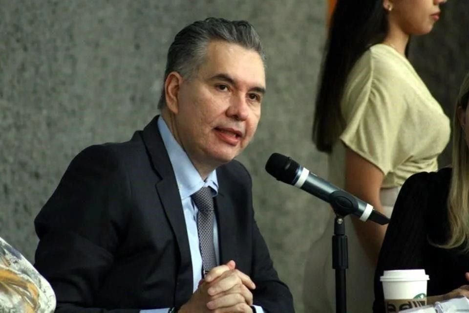 El senador morenista y elegido por el Verde para competir por gubernatura de Nuevo León, aseguró que con o sin coalición del PAN y PRI, su bancada puede ganar el Estado.