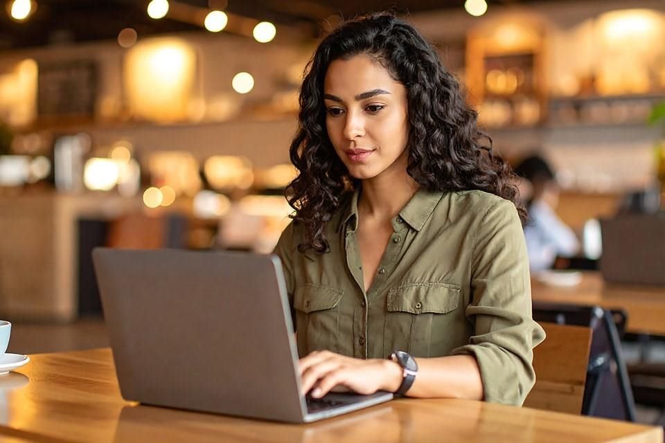 Laptops universitarias: qué considerar antes de comprar una