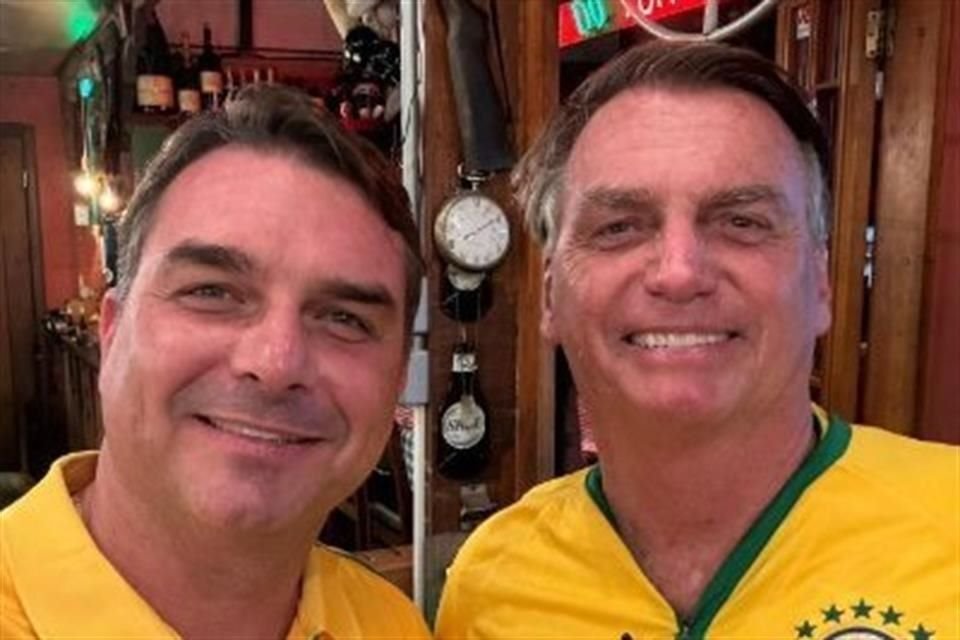 Flávio Bolsonaro sugirió que Estados Unidos bombardee embarcaciones en Rio de Janeiro para combatir narcotráfico.