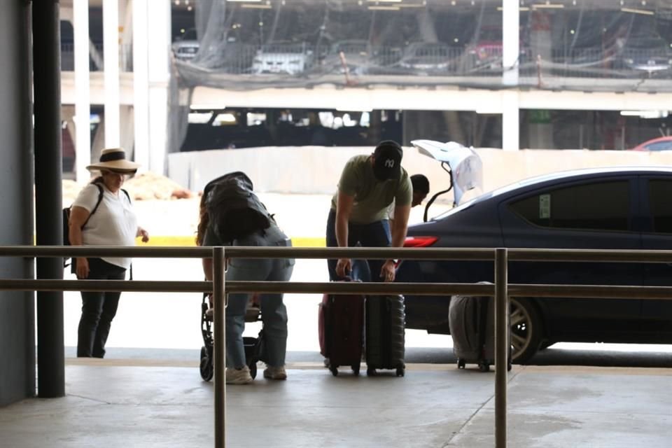 Gobernadores de la región centro-occidentem soicitaron a la Federación eliminar restricciones para autos de plataforma en aeropuertos y buscan que cada Estado regule.