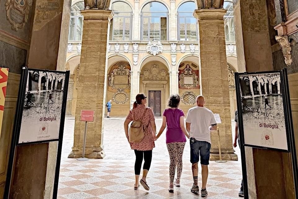 Entrance to the Archiginnasio.