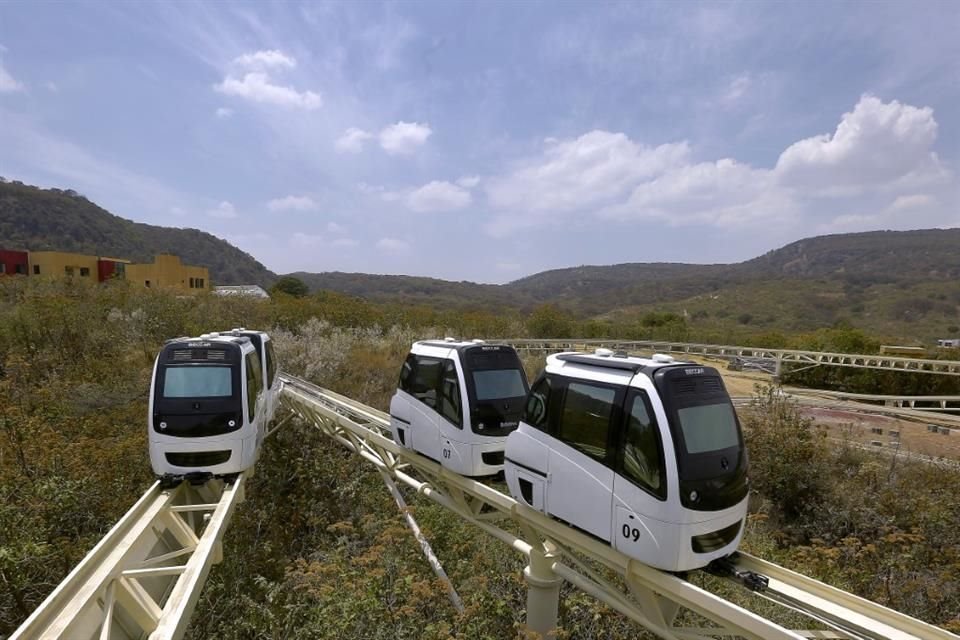 El autotrén al Estadio AKRON no estuvo a tiempo por trámites burocráticos que impuso el Gobierno federal, justificó la empresa Modutram México SAPI de CV al notificar su cancelación.