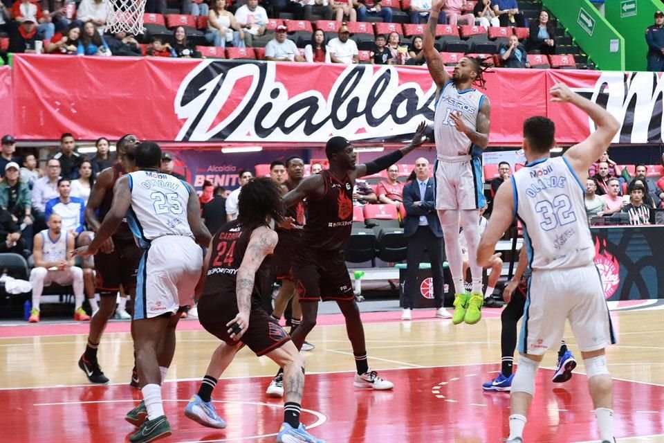 Los Astros de Jalisco vencieron 99-80 a los Diablos Rojos del México, por lo que igualaron 2-2 la Final de Zona de la LNBP.