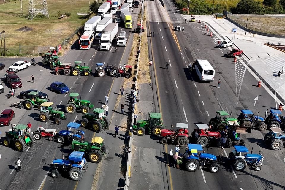 La Cámara Nacional del Autotransporte de Carga adelantó que, de continuar bloqueos, se afectará la cadena de suministro de alimentos, materias primas y combustibles que se transportan vía terrestre.