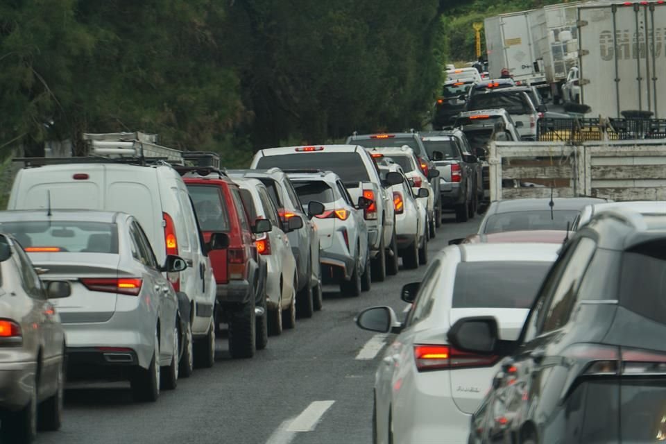 Vecinos de Nextipac, Venta del Astillero, Pinar de la Venta y Rancho Contento urgen solución vial en salida a Nogales y ampliar carriles.