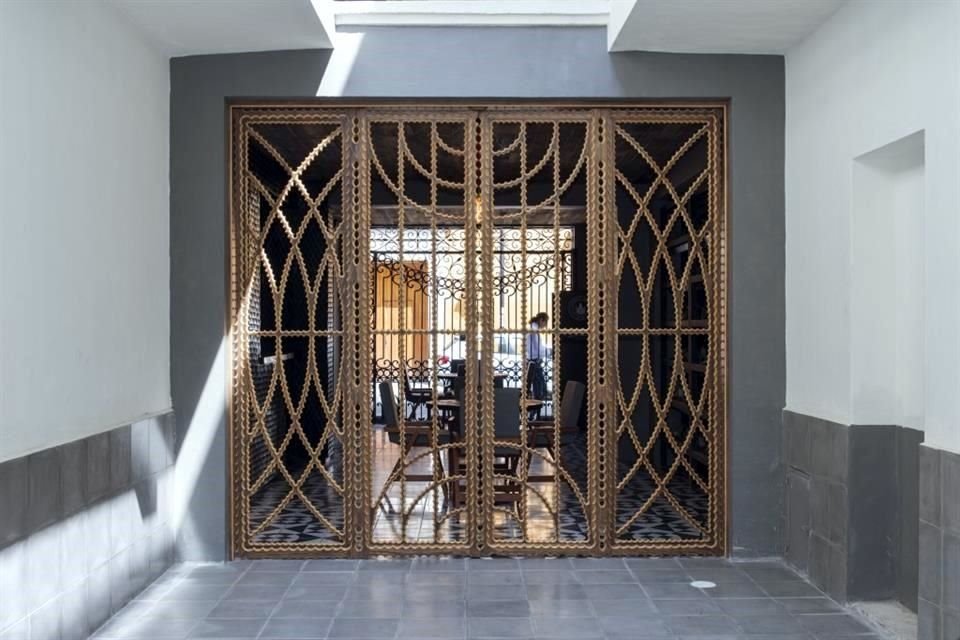 Von Toledo entworfene Tür für das Restaurant Expendio Tradición in Oaxaca.