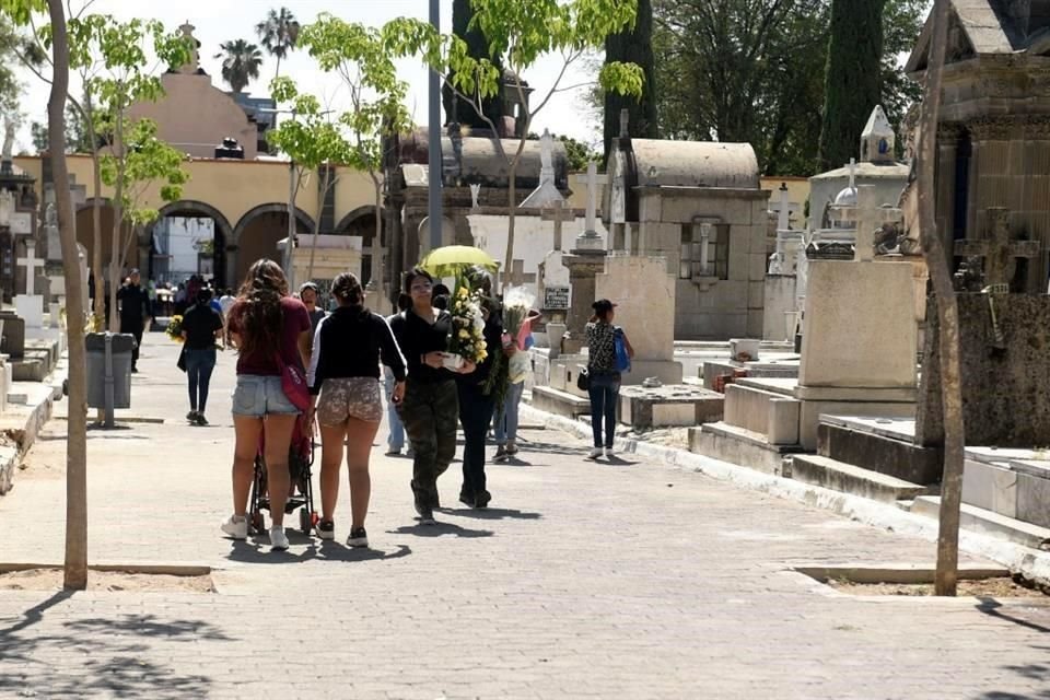 Los panteones de Mezquitán (foto), Guadalajara, Jardín, San Andrés y San Joaquín, estarán abiertos desde las 8:00 hasta las 18:00 horas.