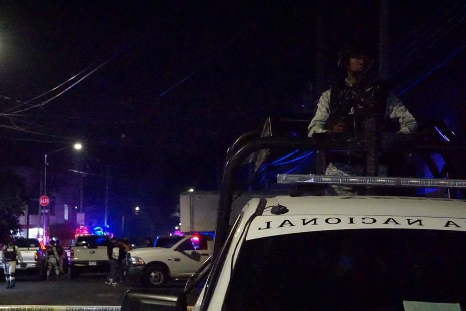 En un operativo en la Colonia Blanco y Cuéllar fueron detenidas 12 personas de una banda dedicada al robo de vehículos de carga pesada.