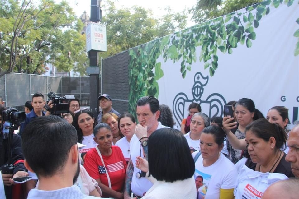 Miembros del colectivo Luz de Esperanza acudieron al Congreso de Jalisco para estar presentes en la sesión.