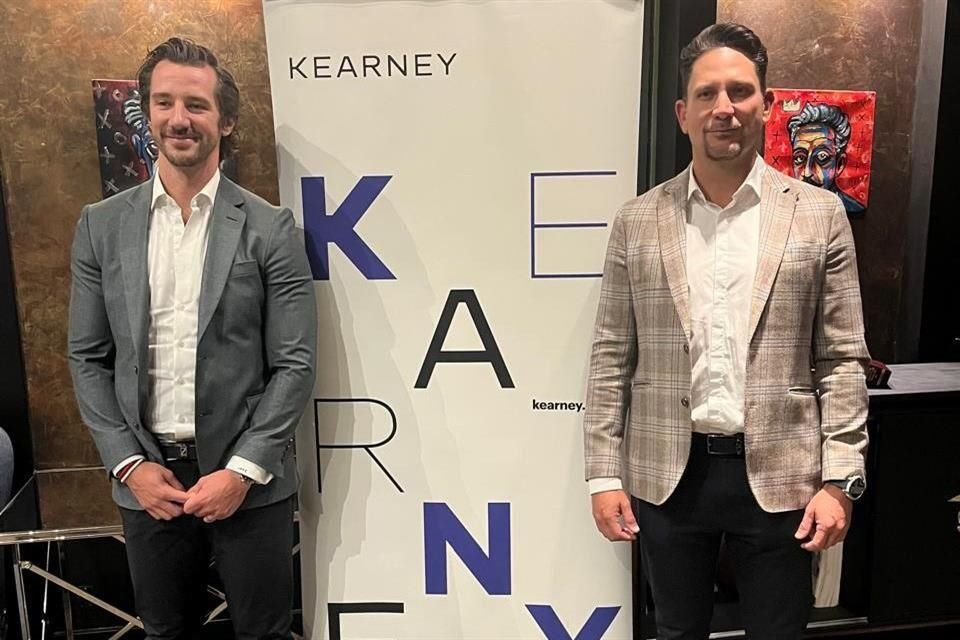 Omar Troncoso, dyrektor generalny Kearney w Meksyku i José María Aja, dyrektor Kearney.