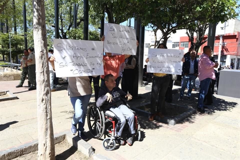 A la salida del Informe de Gobierno de Pablo Lemus, comerciantes del Centro de GDL le exigieron apoyo para visibilizar más sus negocios.