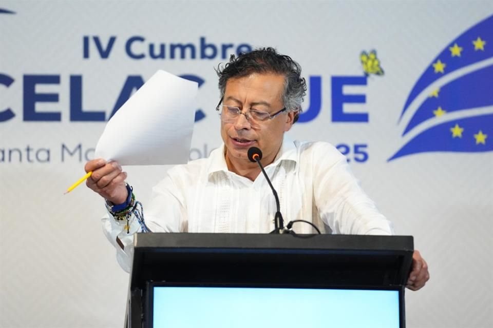 El Presidente colombiano, Gustavo Petro, durante la Cumbre de la Comunidad de Estados Latinoamericanos y Caribeños-Unión Europea, en Santa Marta, Colombia, el 9 de noviembre de 2025.