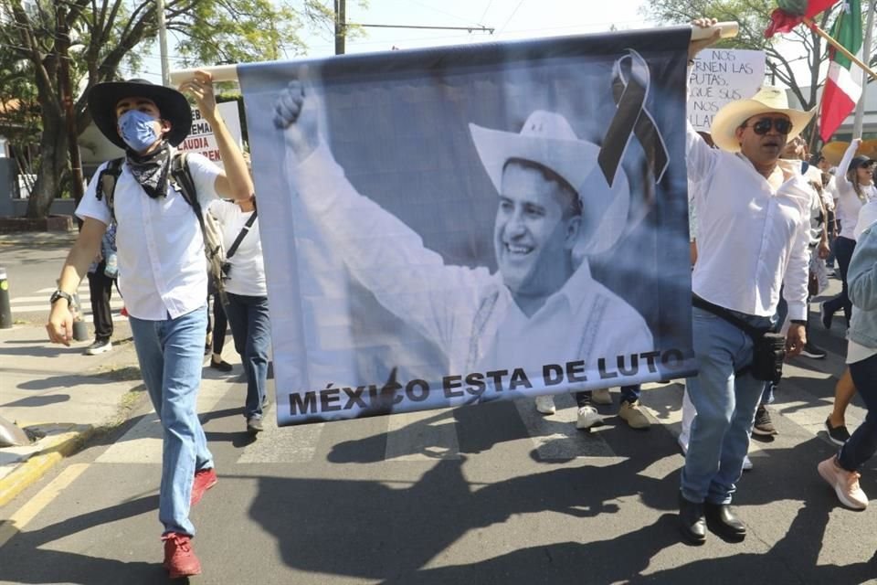 Carlos Manzo, Alcalde de Uruapan, asesinado el 1 de noviembre, fue recordado en la marcha.