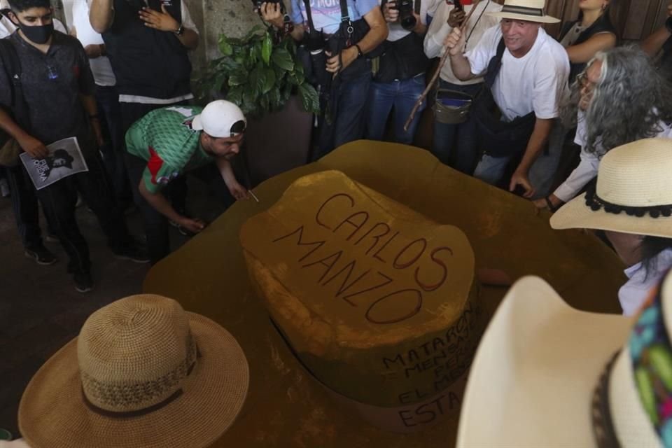 Cerca de 20 mil tapatíos salieron a las calles para exigir un alto a la violencia, tras el asesinato de Carlos Manzo en Uruapan.