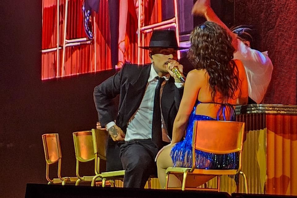 Rauw Alejandro deleitó a 13 mil fans en la Arena VFG, con su gira 'Cosa Nuestra', que vuelve a presentarse este domingo.