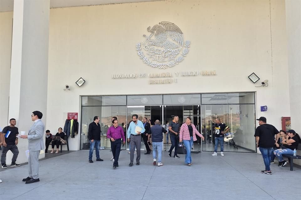 A las 10:00 horas se dio por iniciada la audiencia de las 40 personas detenidas en la marcha.