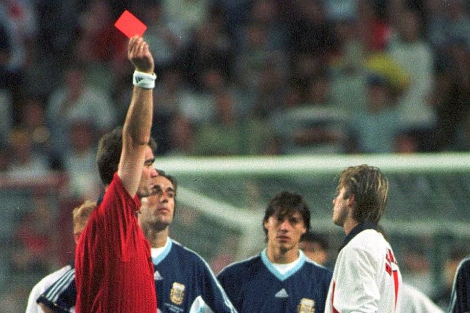 En el Mundial de Francia 98, Diego Simeone provocó la expulsión de David Beckham, que fue el detonante para la eliminación de Inglaterra en los Octavos de Final.