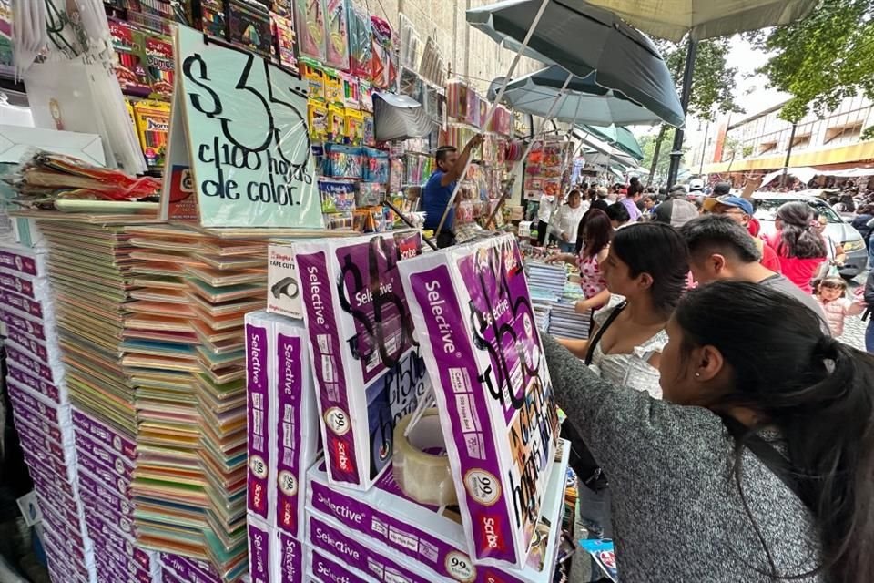 BBVA dijo que este comportamiento estuvo impulsado temporalmente por el regreso a clases, ya que el consumo de bienes creció 4.4 por ciento y el gasto en servicios 1.6 por ciento en agosto.