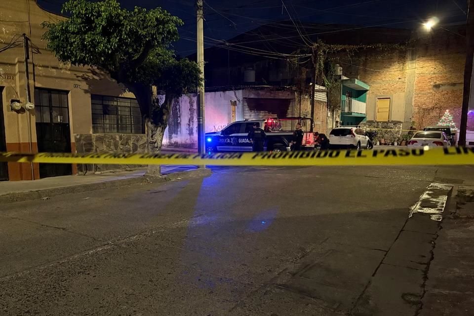 Un cuerpo sin vida fue localizado en los cruces de Chabacano y Guamúchil, en la Colonia Del Fresno.