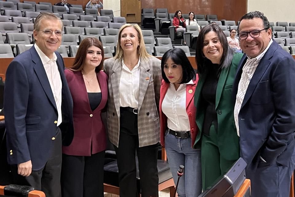 La Secretaría de Igualdad Sustantiva entre Mujeres y Hombres, Fabiola Loya Hernández, compareció este martes ante el Congreso de Jalisco.